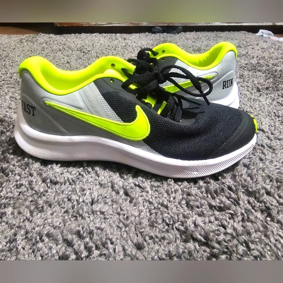 New Nike Shoes - Picture 1 of 1